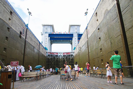 宜昌兩壩一峽游船中心