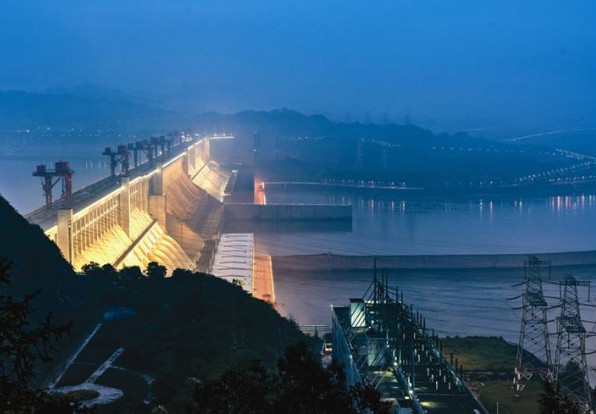 三峽大壩泄洪