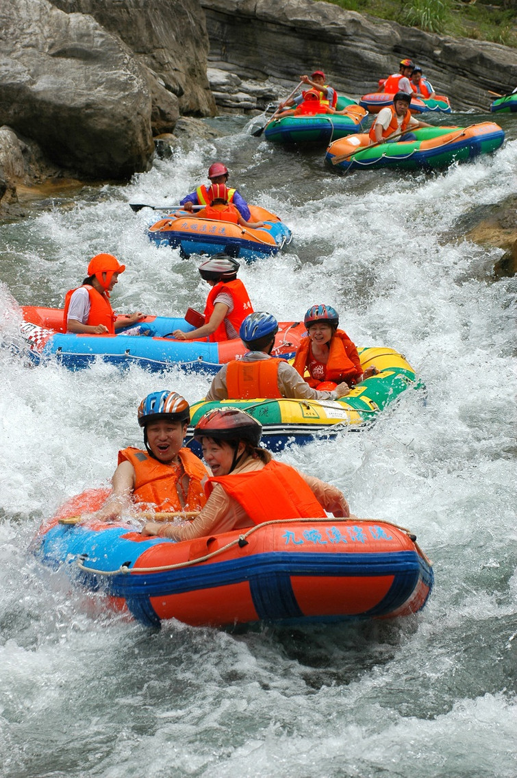 宜昌九畹溪漂流旅游直通車