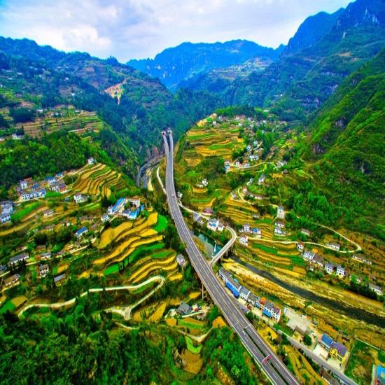 云南香格里拉，一個充滿詩意的名字，一片令人魂牽夢縈的土地